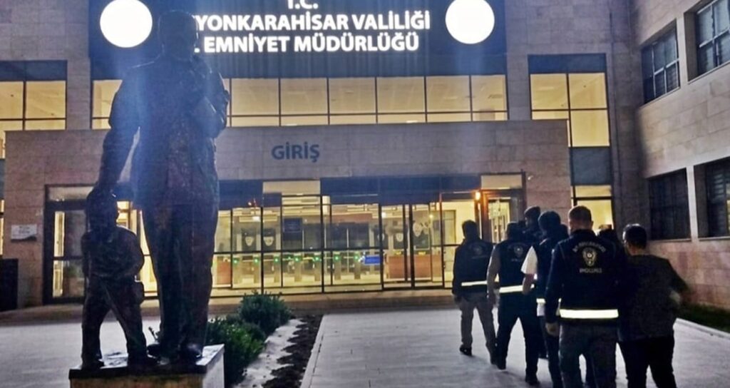 Oto sanayiye bırakılan araç çalındı, 3 şüpheli yakalandı